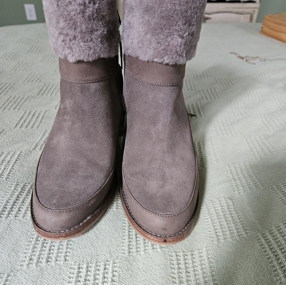 Ugg kicked zip up ankle boots - Picture 9 of 10